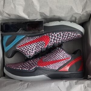 Brand new ds Kobe 6 protro hollywood 3d size 9.5 men's.